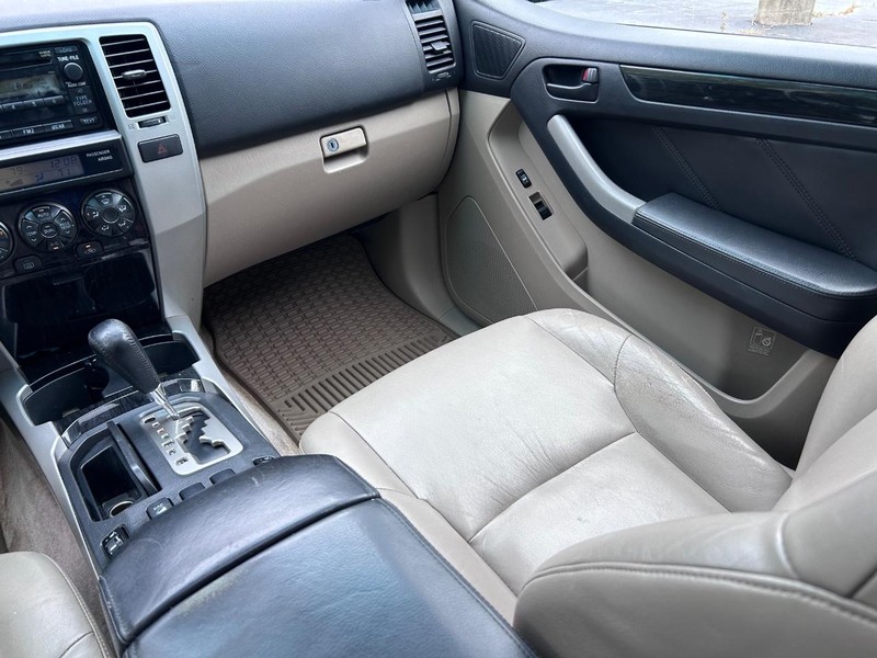 Toyota 4Runner Vehicle Image 15