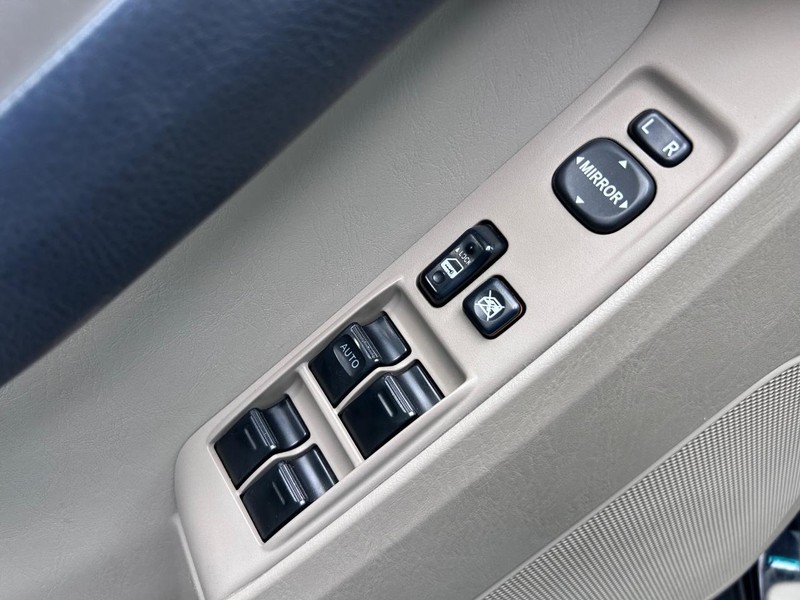 Toyota 4Runner Vehicle Image 16
