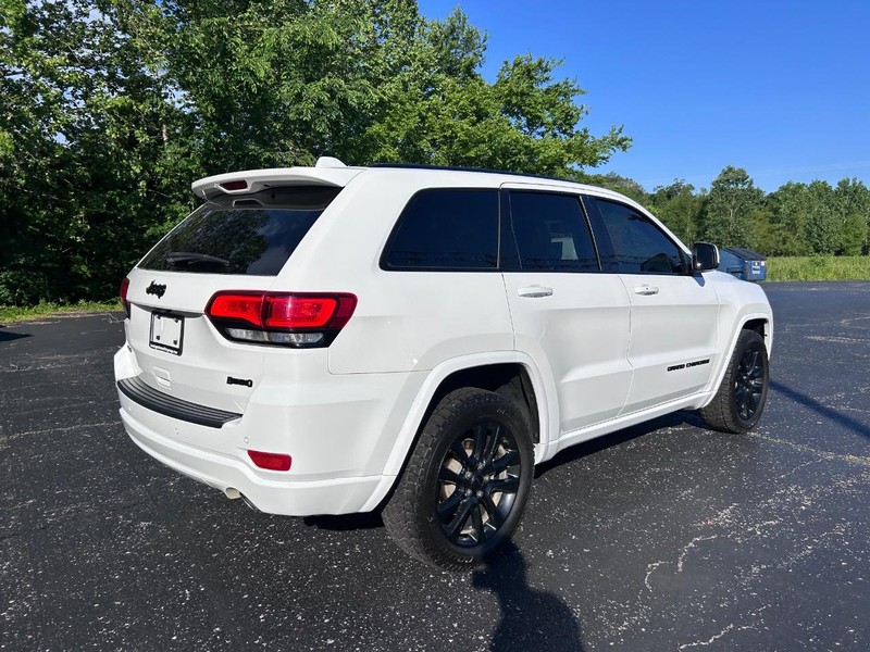 Jeep Grand Cherokee Vehicle Image 03
