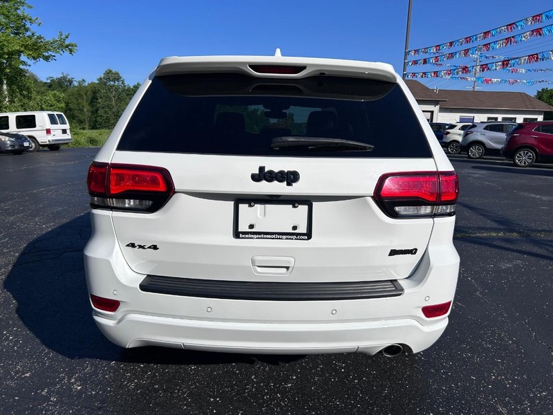 Jeep Grand Cherokee Vehicle Image 04