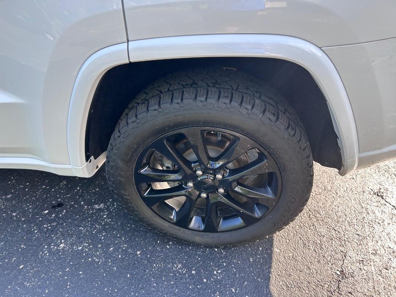 Jeep Grand Cherokee Vehicle Image 07