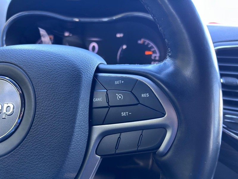 Jeep Grand Cherokee Vehicle Image 12