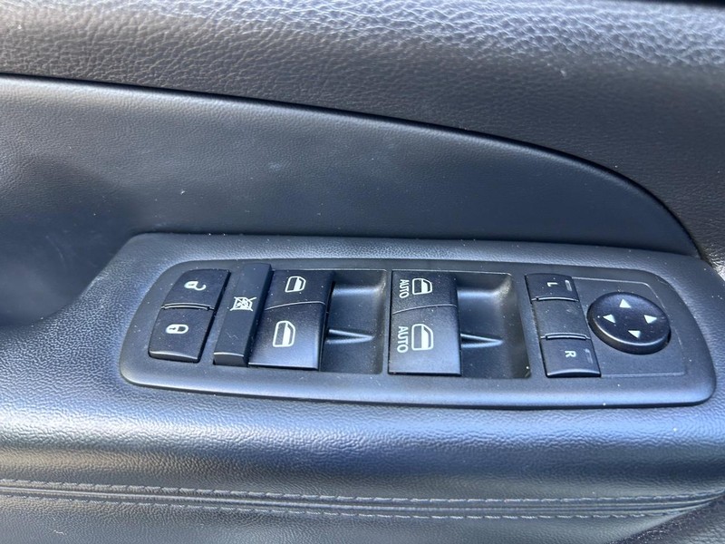 Jeep Grand Cherokee Vehicle Image 17