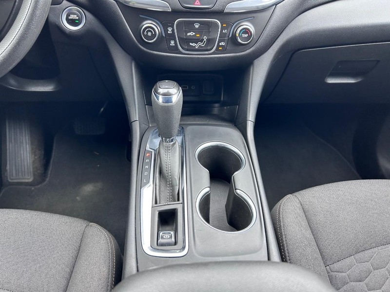 Chevrolet Equinox Vehicle Image 14
