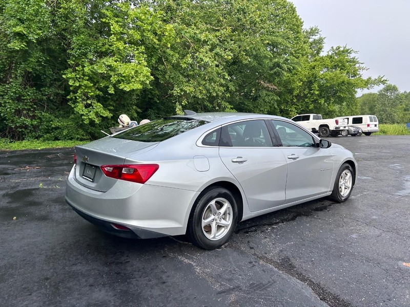 Chevrolet Malibu Vehicle Image 03