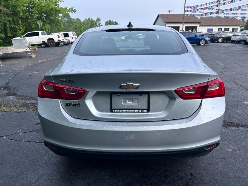 Chevrolet Malibu Vehicle Image 04