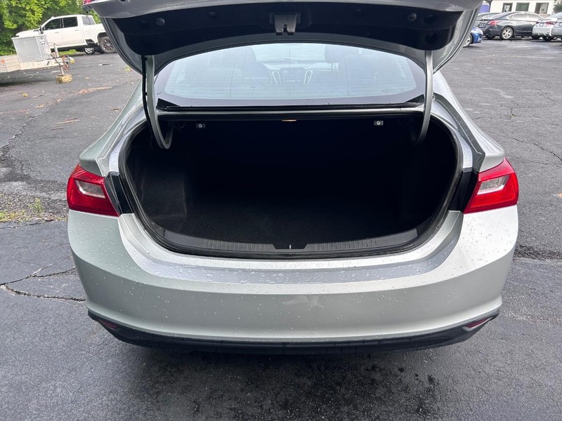 Chevrolet Malibu Vehicle Image 05