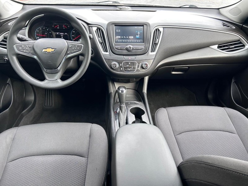 Chevrolet Malibu Vehicle Image 08