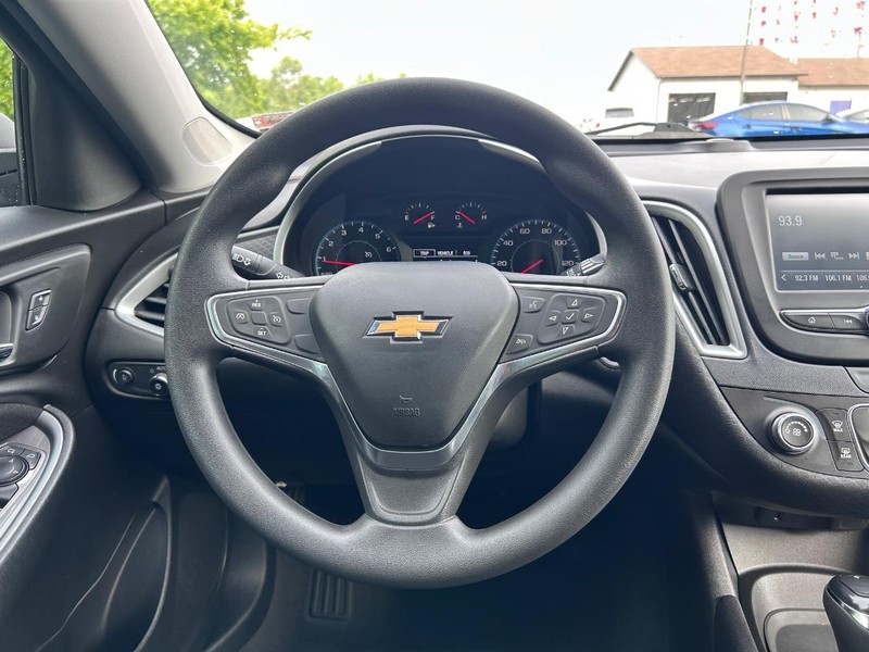 Chevrolet Malibu Vehicle Image 09