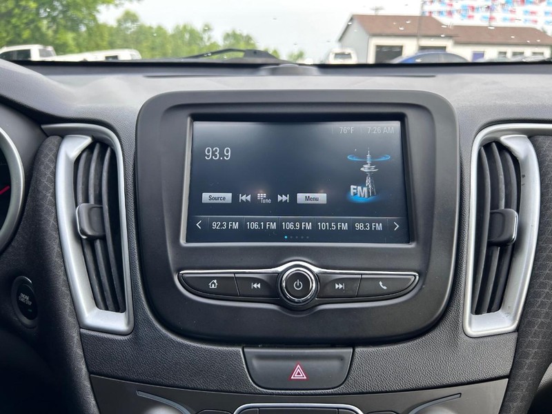 Chevrolet Malibu Vehicle Image 12