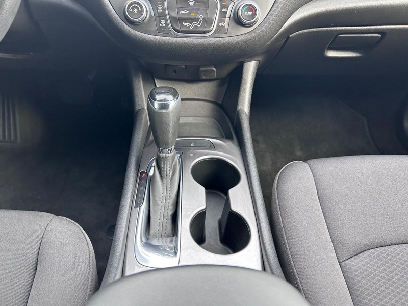 Chevrolet Malibu Vehicle Image 14