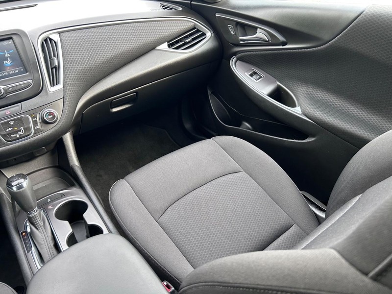 Chevrolet Malibu Vehicle Image 15