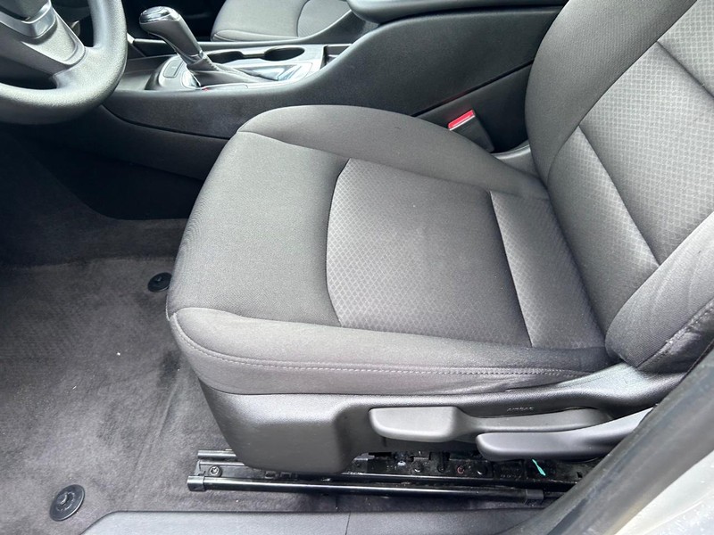 Chevrolet Malibu Vehicle Image 17