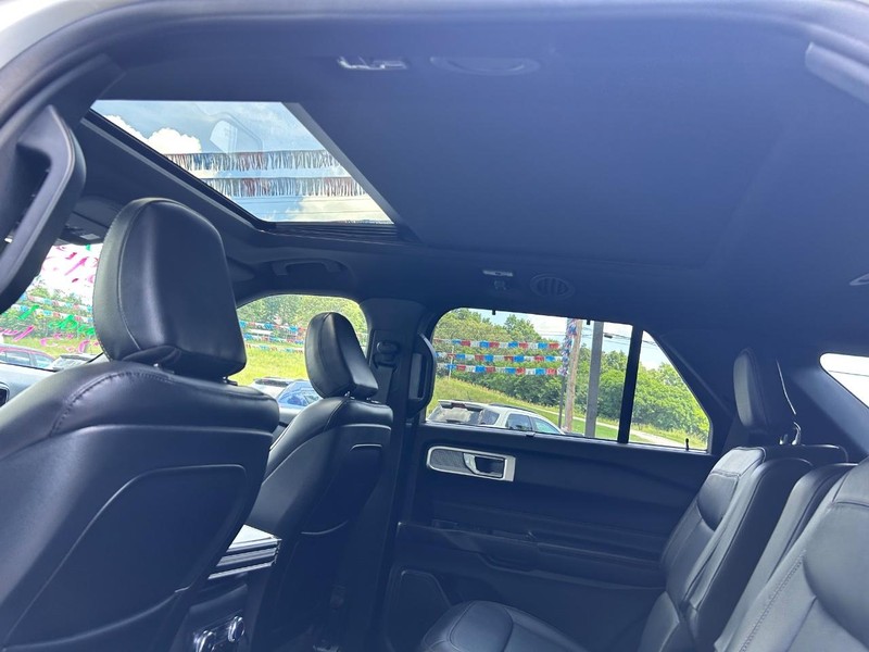 Ford Explorer Vehicle Image 10