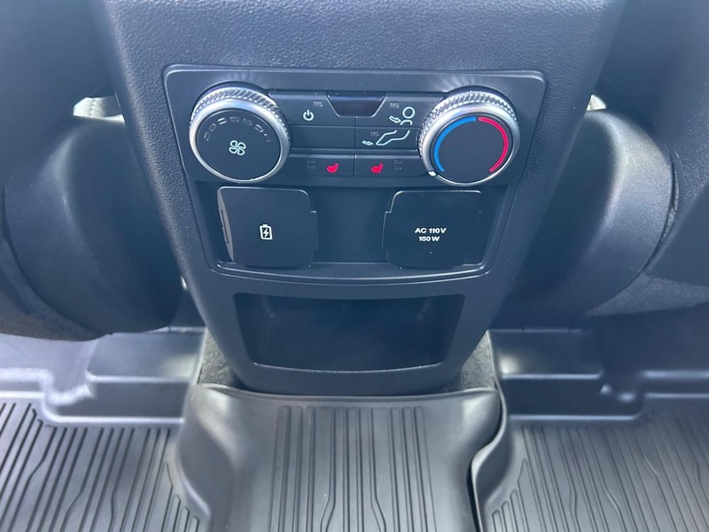 Ford Explorer Vehicle Image 11