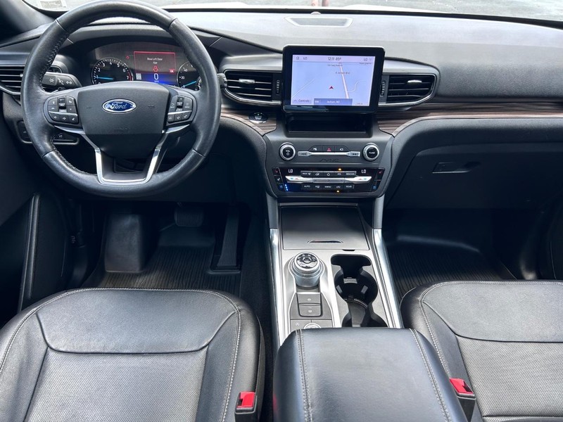 Ford Explorer Vehicle Image 12