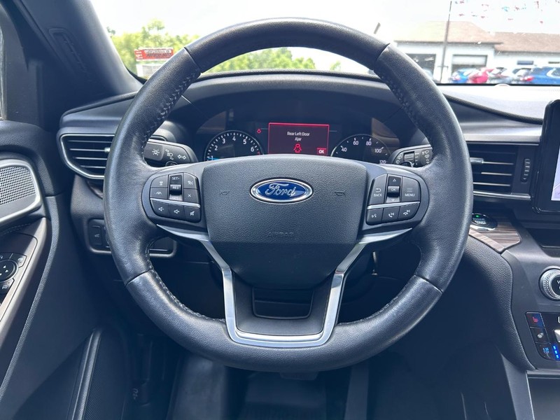 Ford Explorer Vehicle Image 13