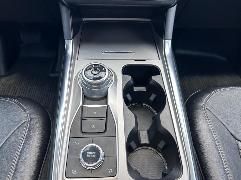 Ford Explorer Vehicle Image 18