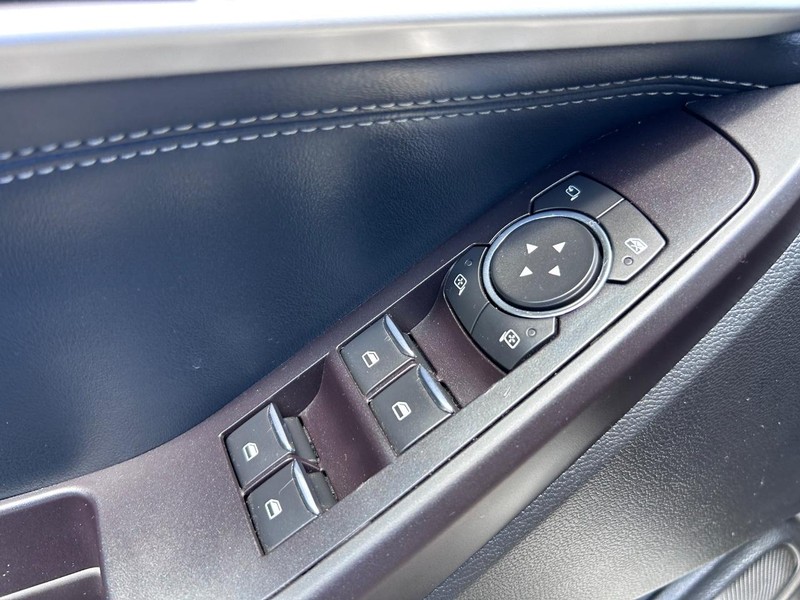 Ford Explorer Vehicle Image 20