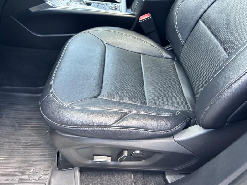 Ford Explorer Vehicle Image 22