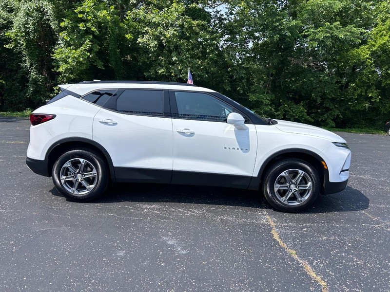 Chevrolet Blazer Vehicle Image 02
