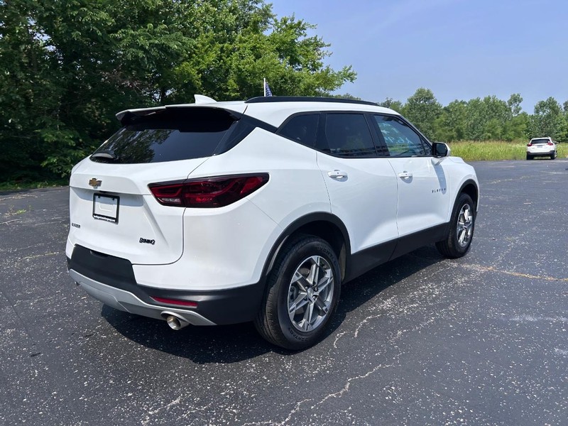 Chevrolet Blazer Vehicle Image 03