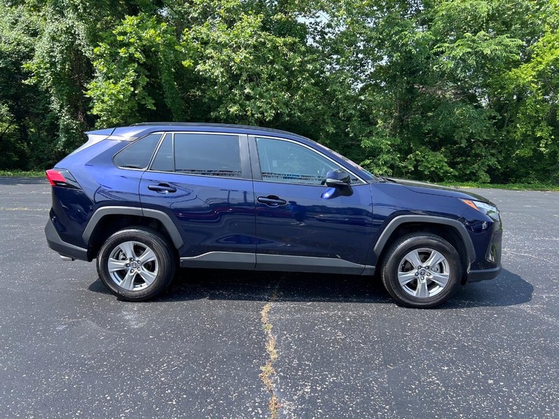 Toyota RAV4 Vehicle Image 02