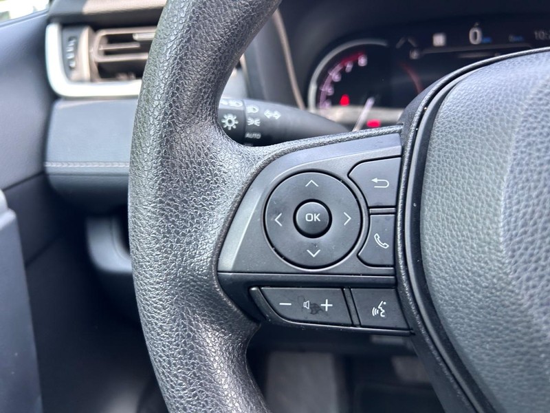 Toyota RAV4 Vehicle Image 10