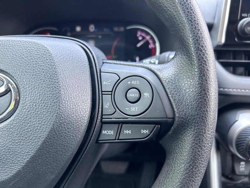 Toyota RAV4 Vehicle Image 11