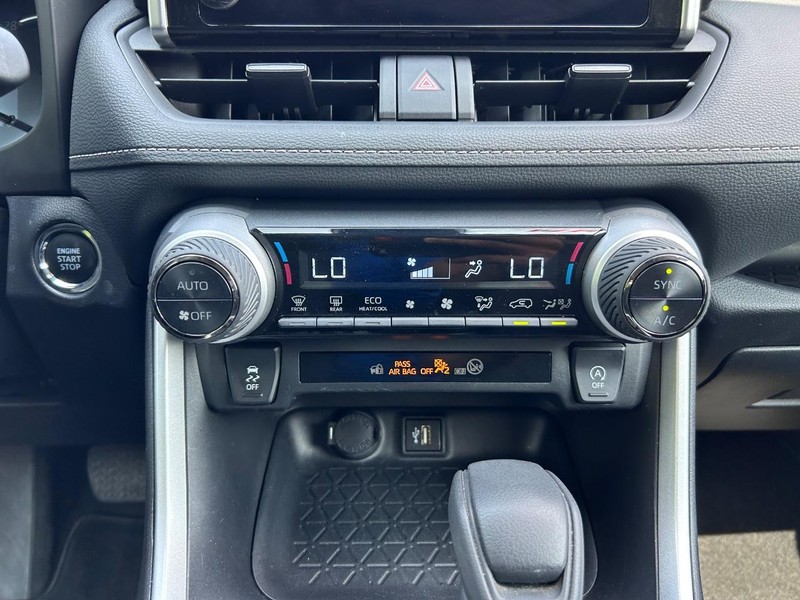 Toyota RAV4 Vehicle Image 13