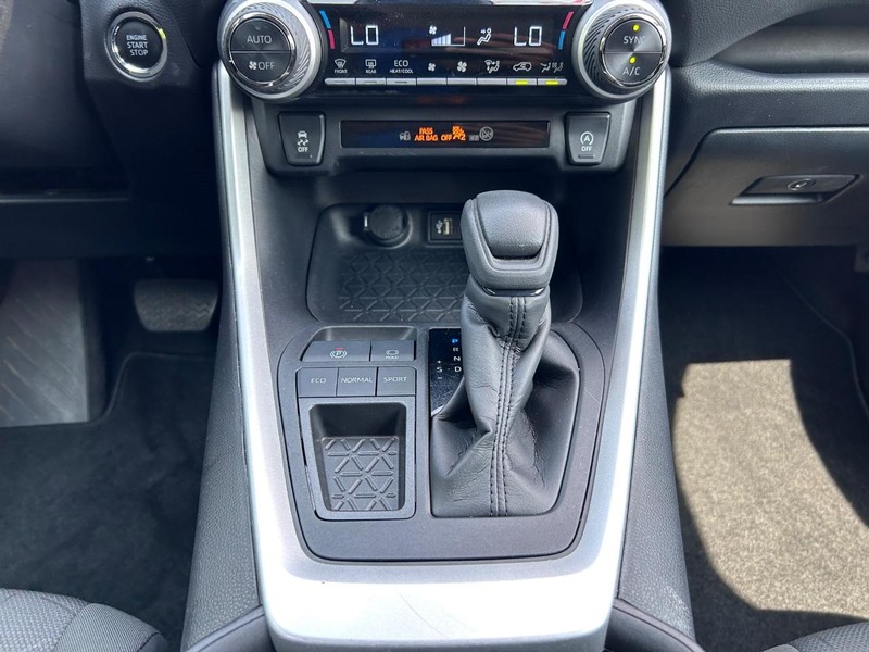 Toyota RAV4 Vehicle Image 14