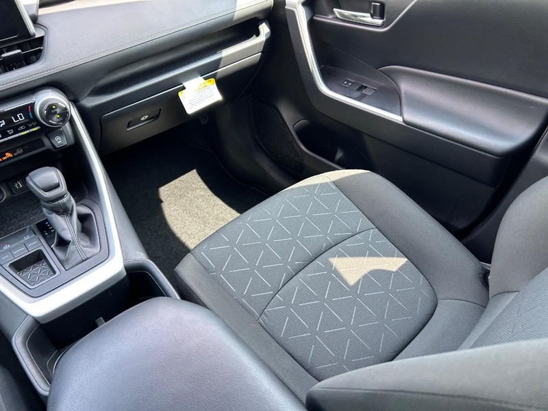 Toyota RAV4 Vehicle Image 15