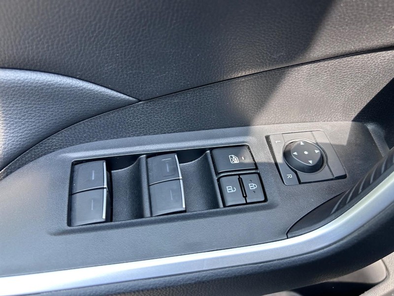 Toyota RAV4 Vehicle Image 16