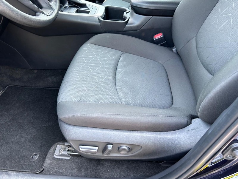 Toyota RAV4 Vehicle Image 17