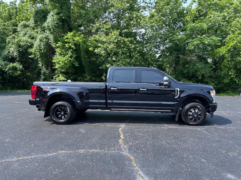 Ford Super Duty F-350 DRW Vehicle Image 02