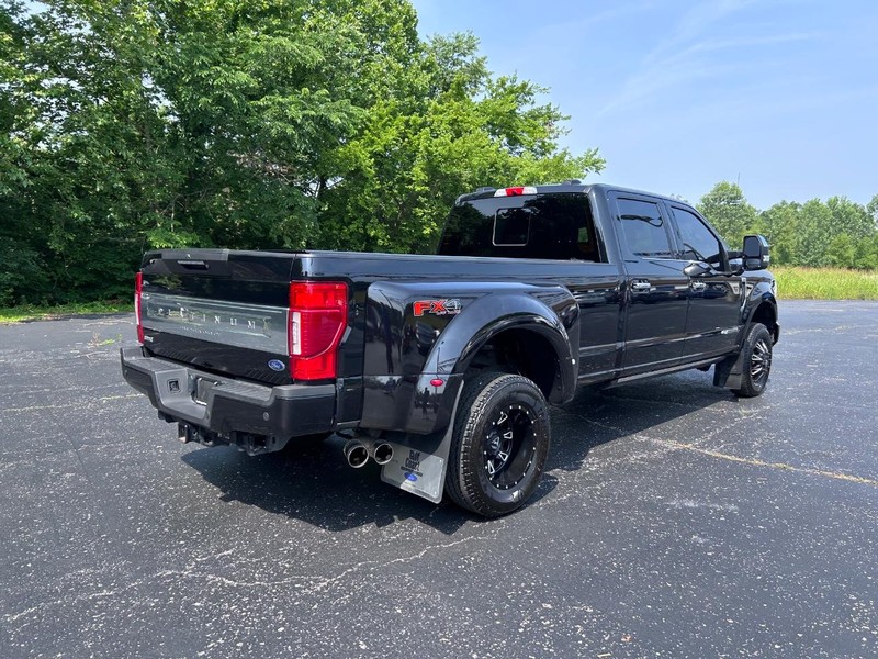 Ford Super Duty F-350 DRW Vehicle Image 03