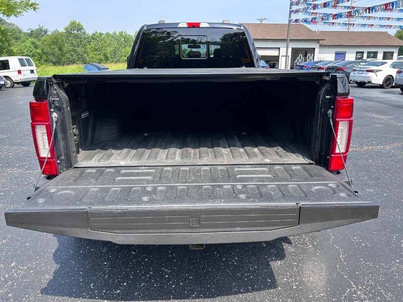 Ford Super Duty F-350 DRW Vehicle Image 05