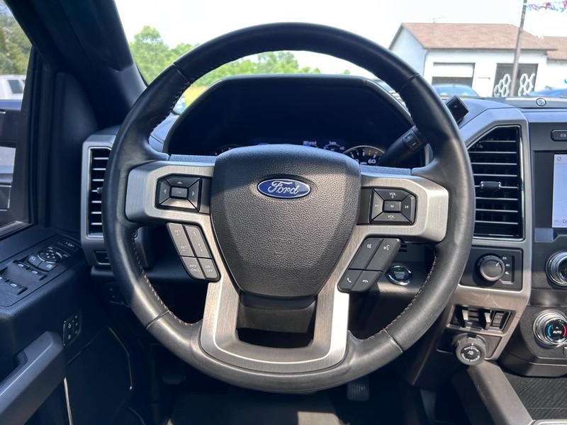 Ford Super Duty F-350 DRW Vehicle Image 10