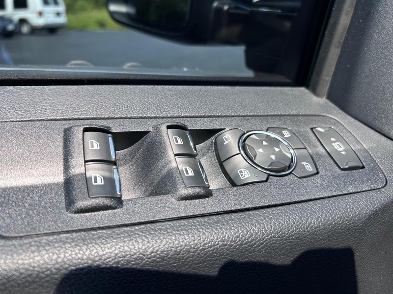 Ford Super Duty F-350 DRW Vehicle Image 16