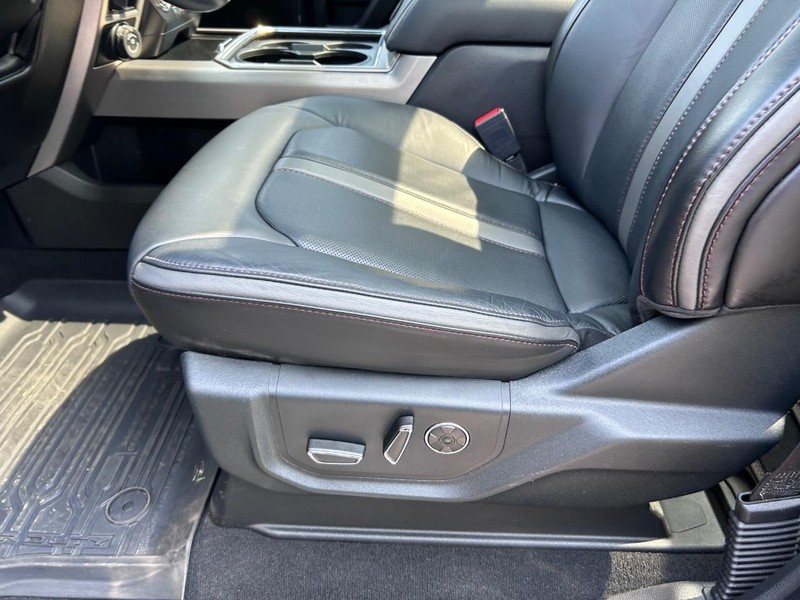 Ford Super Duty F-350 DRW Vehicle Image 18