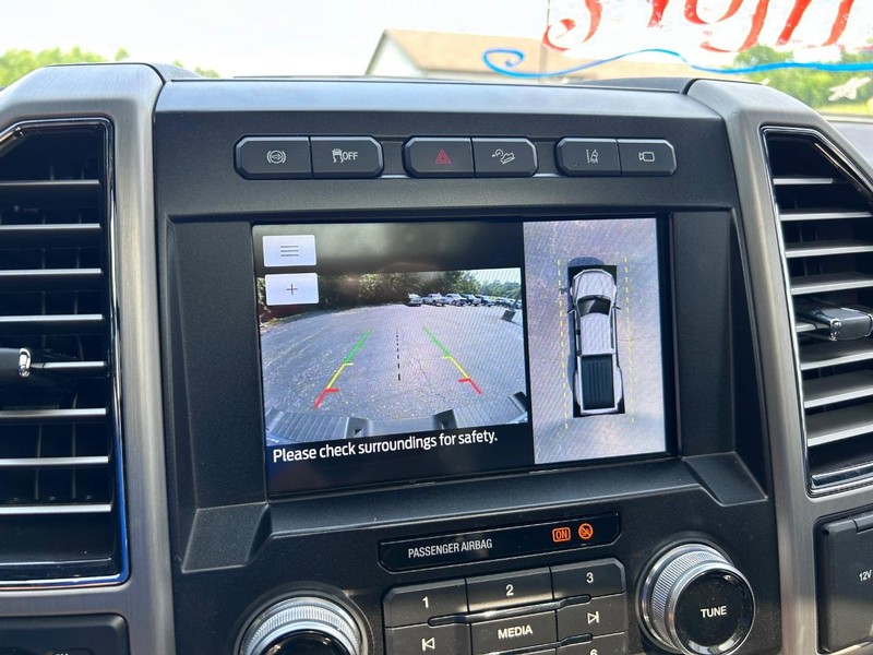 Ford Super Duty F-350 DRW Vehicle Image 20