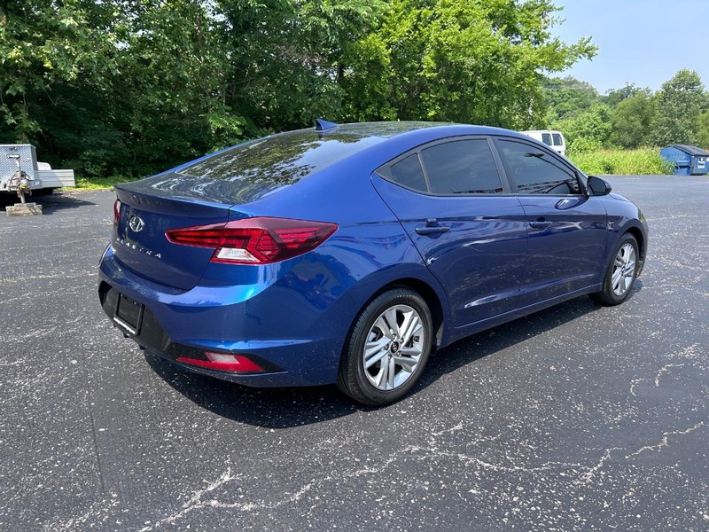 Hyundai Elantra Vehicle Image 03