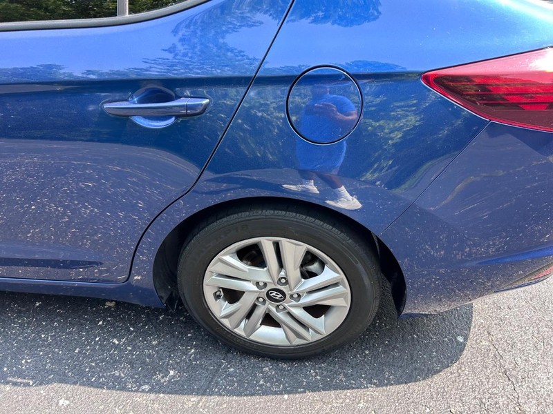 Hyundai Elantra Vehicle Image 06