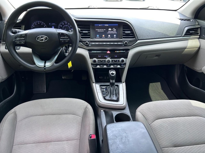 Hyundai Elantra Vehicle Image 08