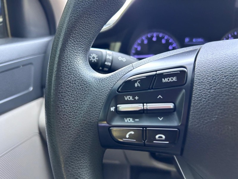 Hyundai Elantra Vehicle Image 10