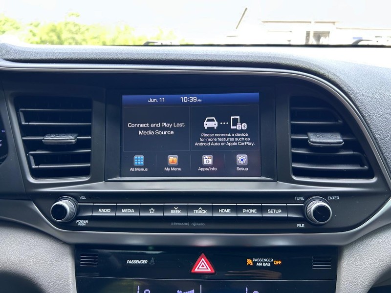 Hyundai Elantra Vehicle Image 12