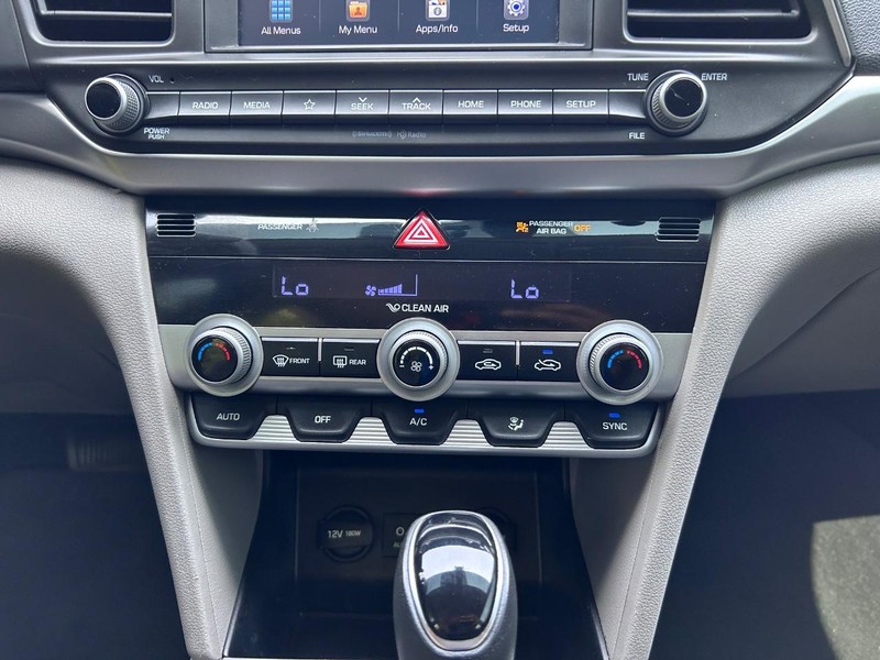 Hyundai Elantra Vehicle Image 13