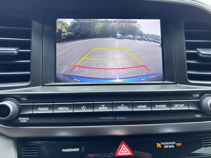 Hyundai Elantra Vehicle Image 19