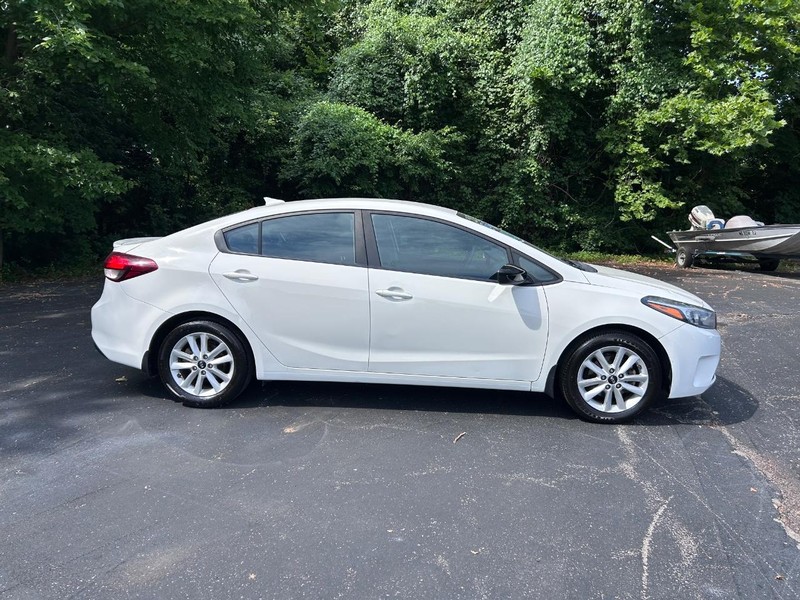 Kia Forte Vehicle Image 02
