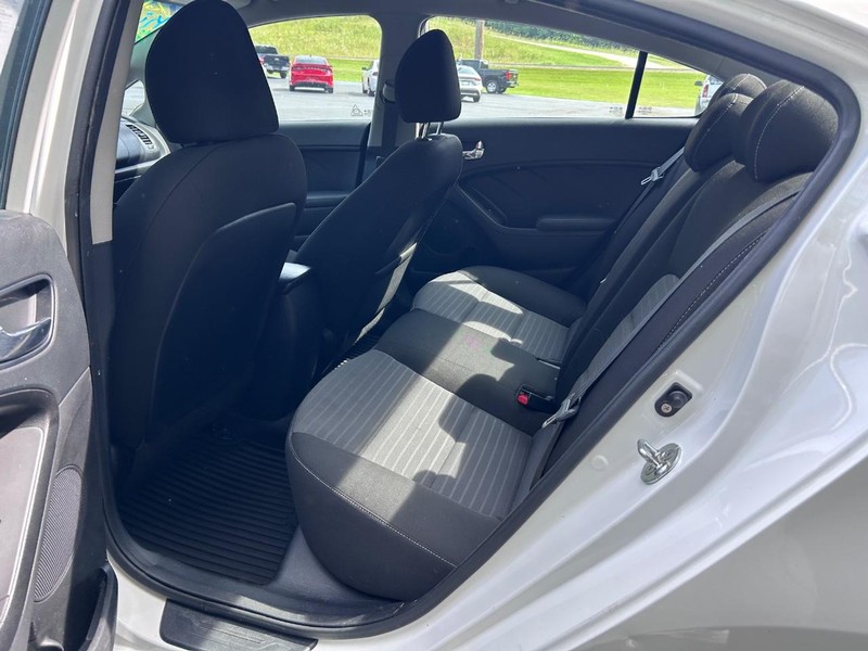 Kia Forte Vehicle Image 07